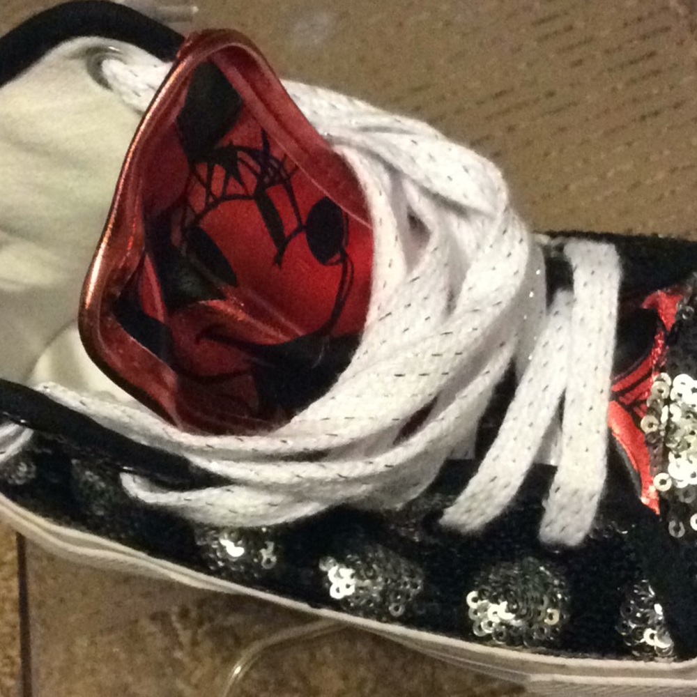 SOLD!!! NWOT Disney Minnie Shoes - Picture 8 of 8